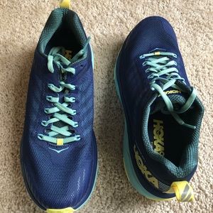 Hoka Challengers Women’s size 9.